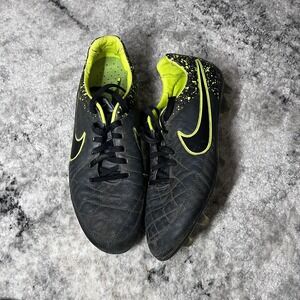 Nike Tiempo Legacy FG Anthracite Volt Soccer‎ Cleats Men's Size 9.5 (631521-007)